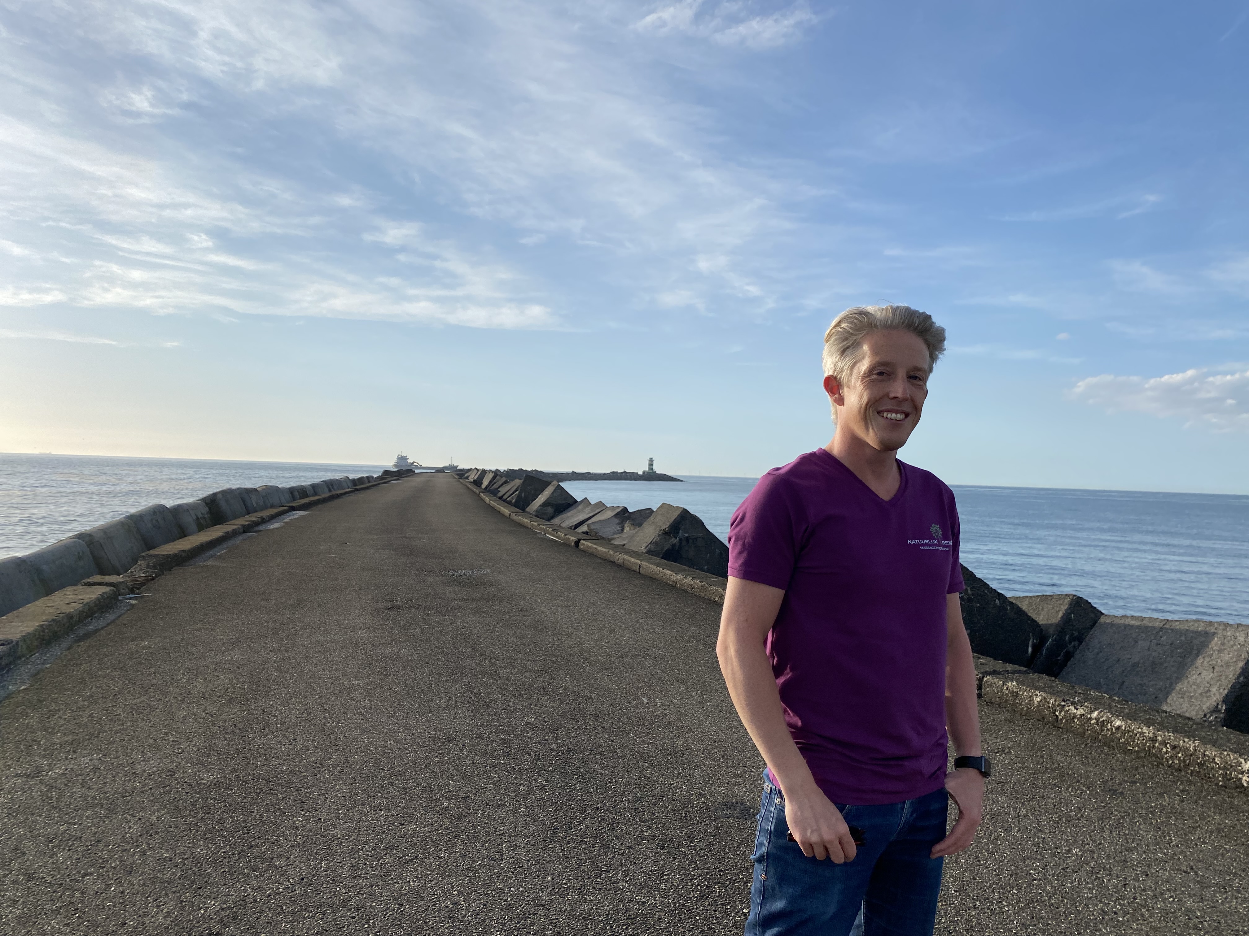 René van Tiggelen op de pier in IJmuiden
