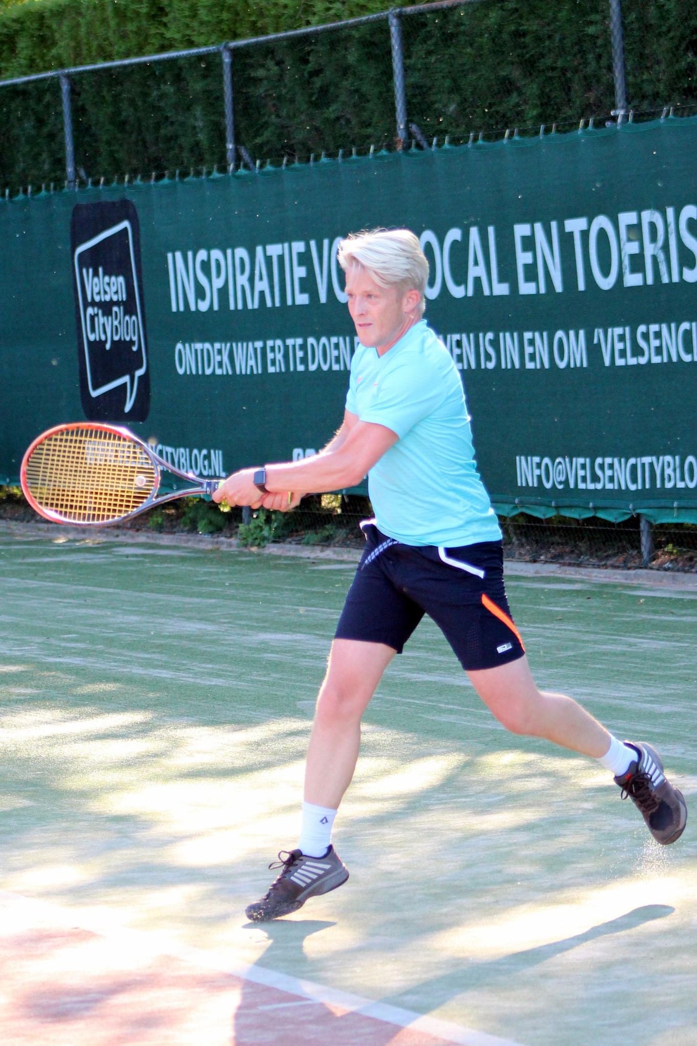 René van Tiggelen op de tennisbaan